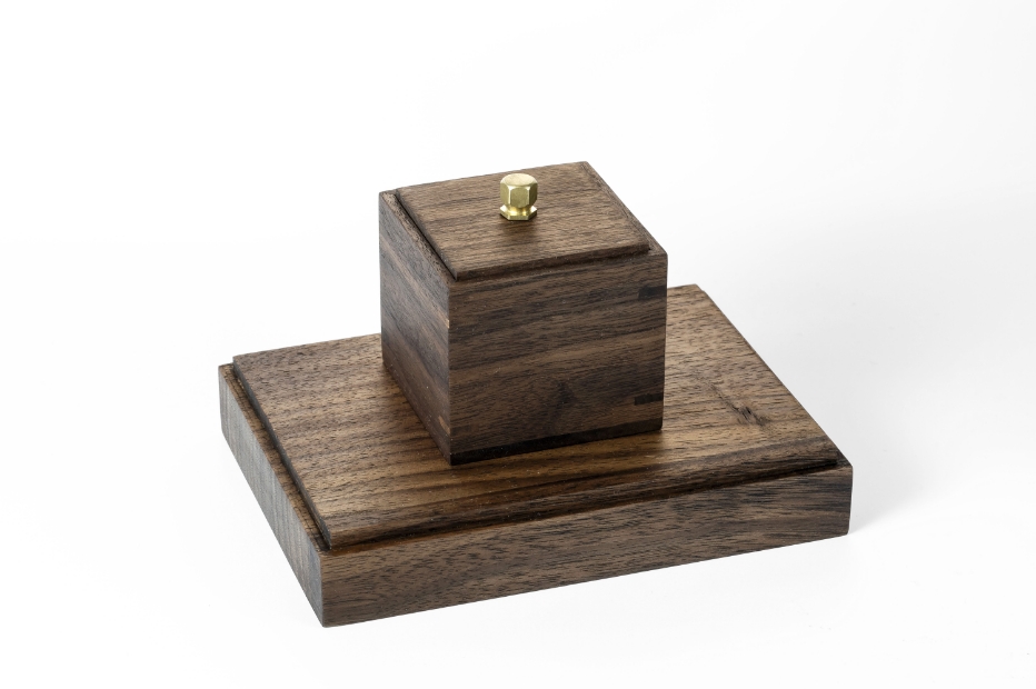 故人のお名前を彫刻することができるおくぼWood